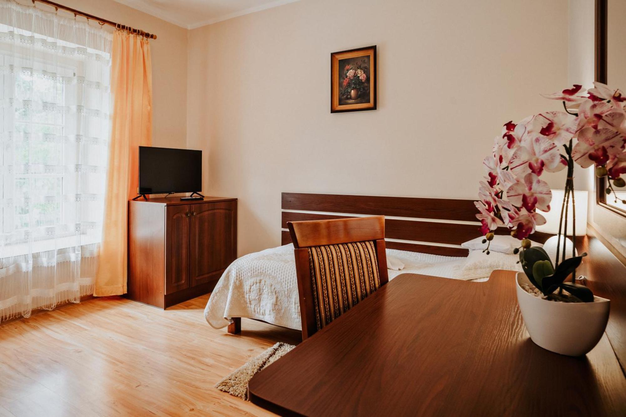 Pensjonat Sanato Hotell Busko-Zdrój Eksteriør bilde